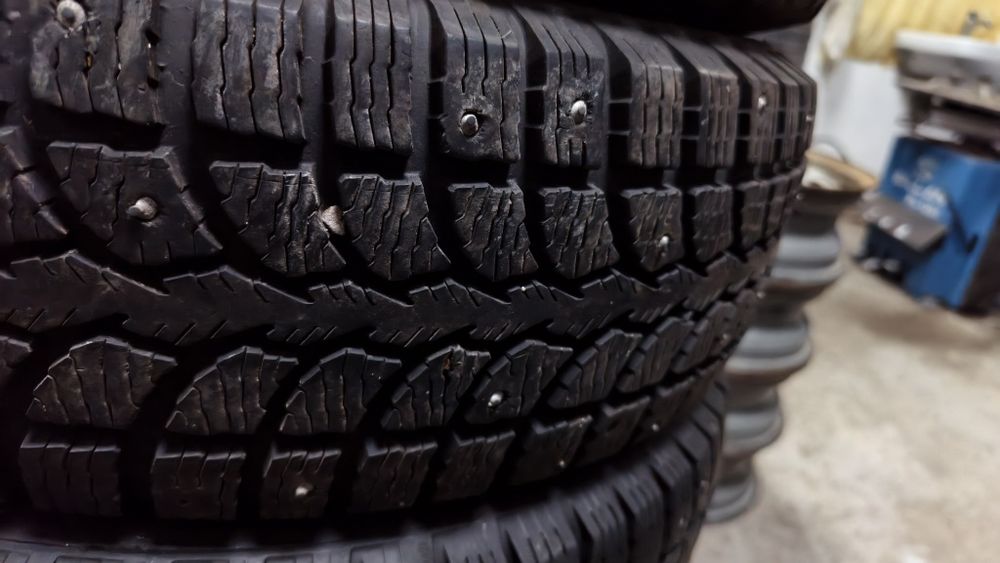 Продам зимние шины 175/70/R13