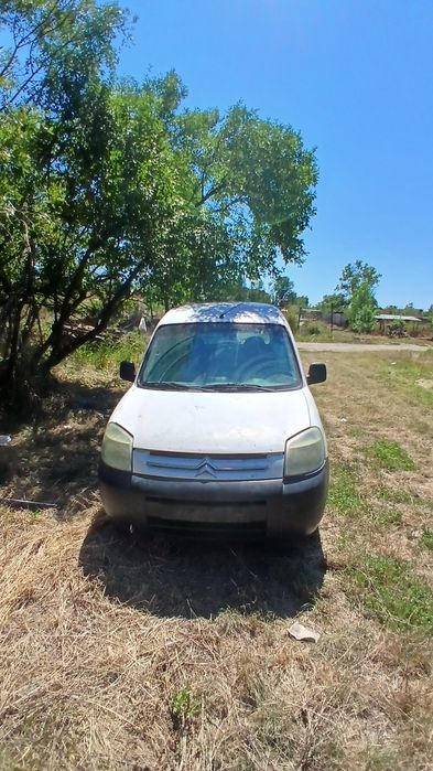 Schimb 2 mașini  cu cross sau atv golf 4 1.9tdi  si citrone 1.5