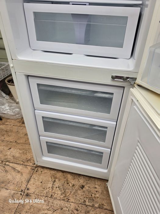 Холодильник  LG отличный