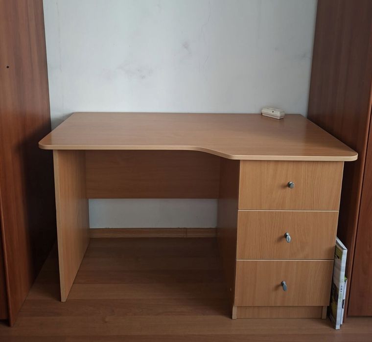 Продам письменный стол