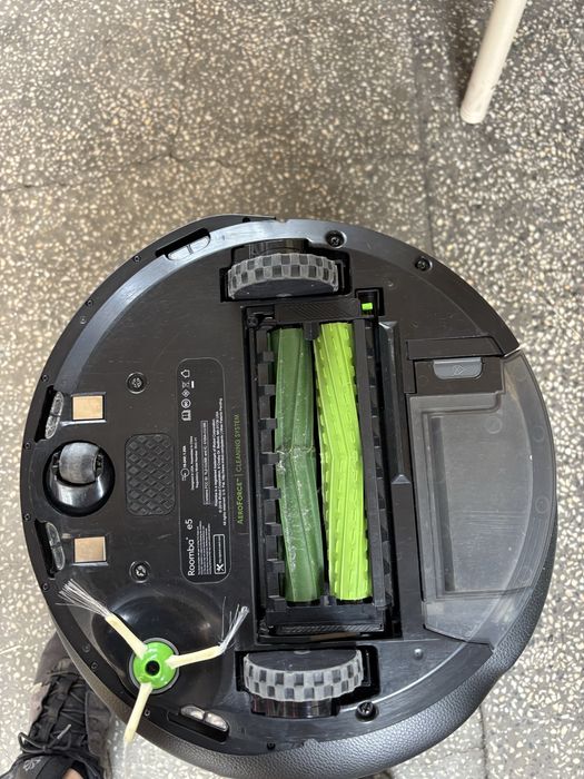 iRobot Roomba e5 робот прахосмукачка + зарядна станция и консумативи