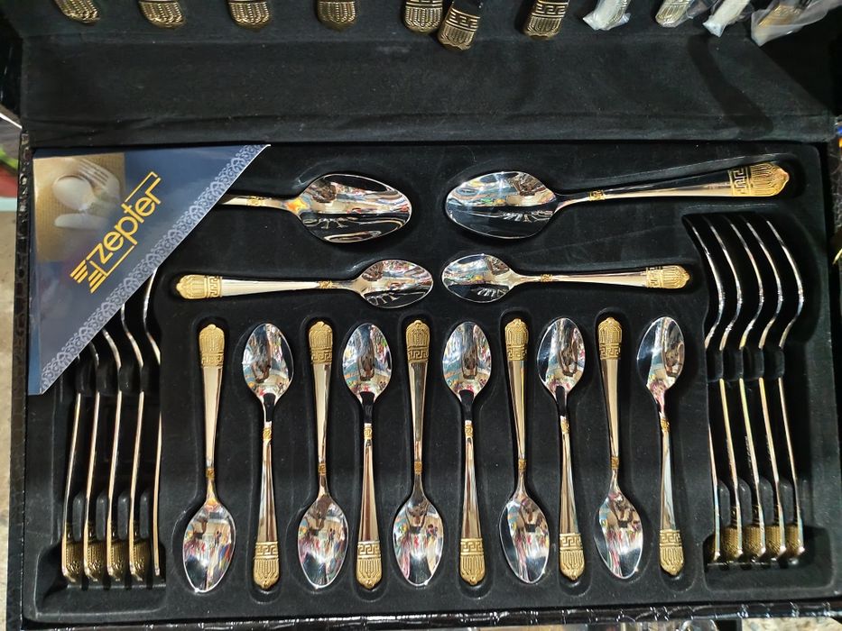 Набор столовых приборов в чемодане цептер