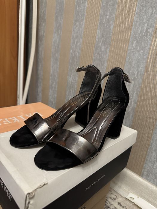 Замшевые босоножки