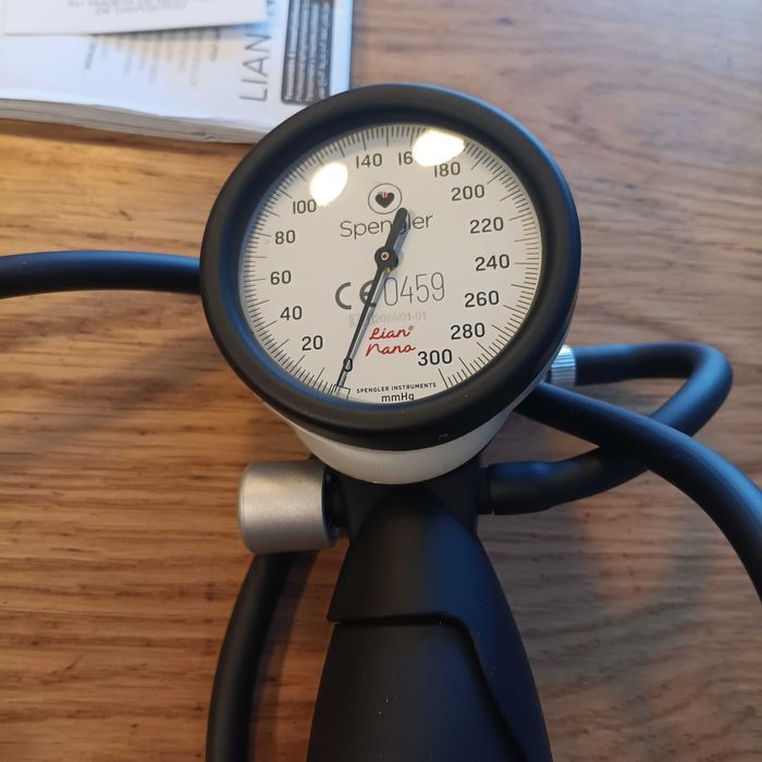 НОВ! Механичен апарат за кръвно налягане за възрастни (M)