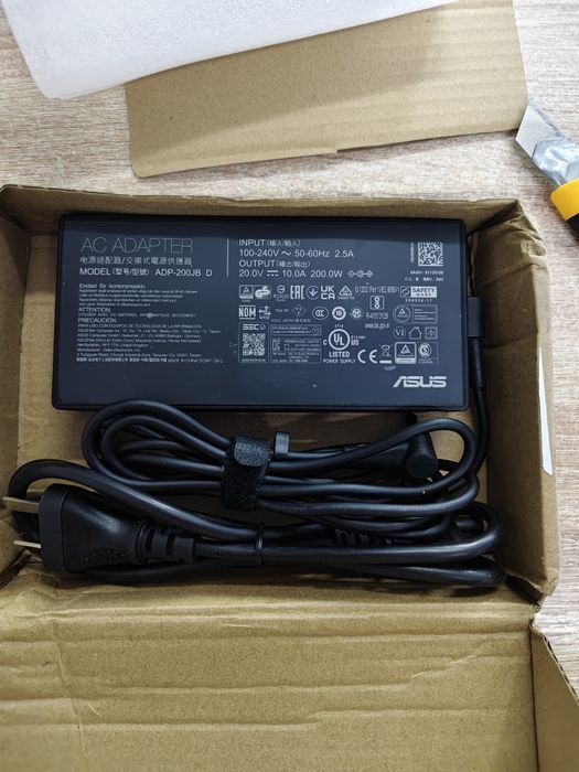 Зарядное устройство asus 200W