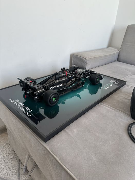 Лего болид Мерседес собраный + рамка