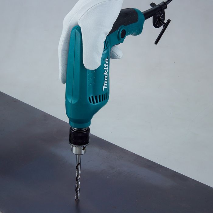 Дрель безударная Makita 6413