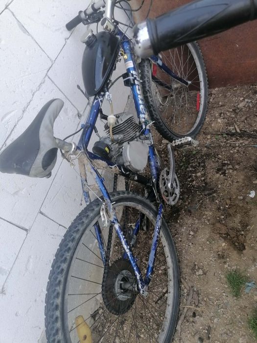 De vânzare bicicleta cu motor