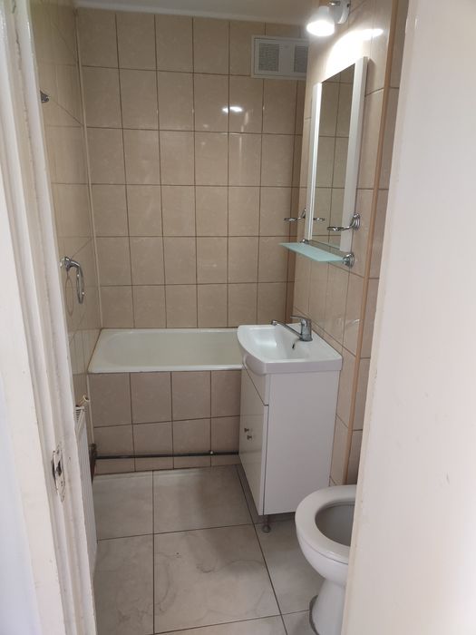 Închiriez apartament 2 camere semidecomandat
