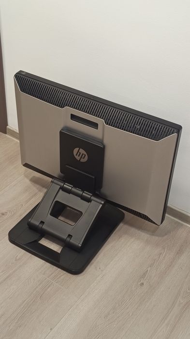 HP Z1 workstation Aio 27" 2k  Xeon 16Gb/ssd 250gb doar local
