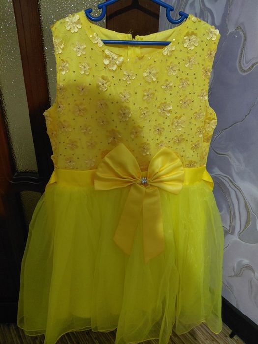 Продам платье для девочки