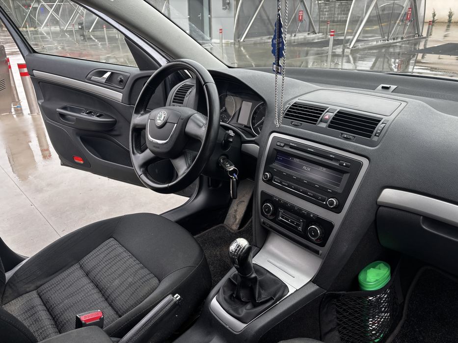 DezMotor cbzb/caroserie/faruri/flansa bord/interior Skoda octavia 2010