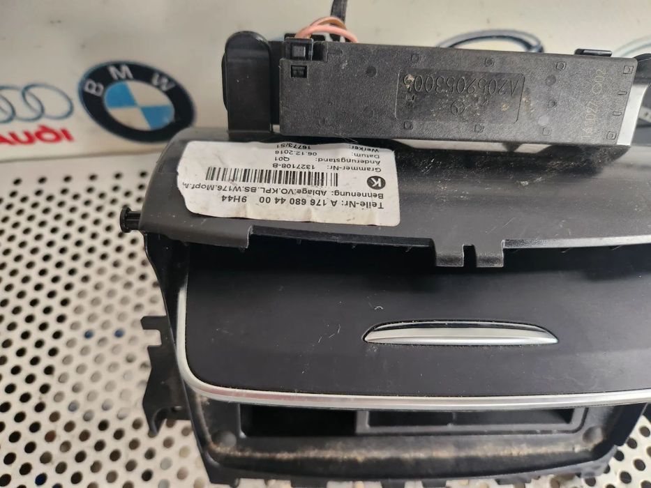 Scrumiera Originala Mercedes A Class W176 Dezmembrez Mercedes A Class W176 Motor 651 2.2 Cdi - Dezm