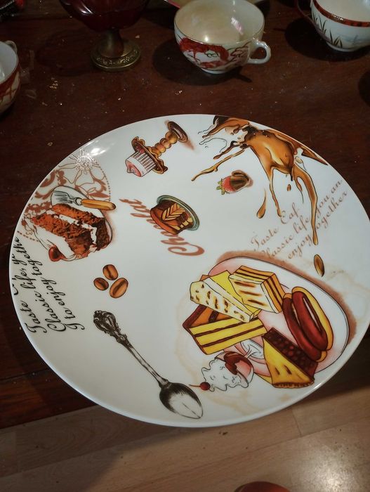 Сервиз  1 голяма чиния и 6 малки