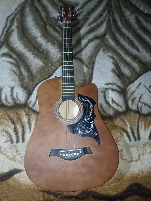 Gitara sotiladi 2026