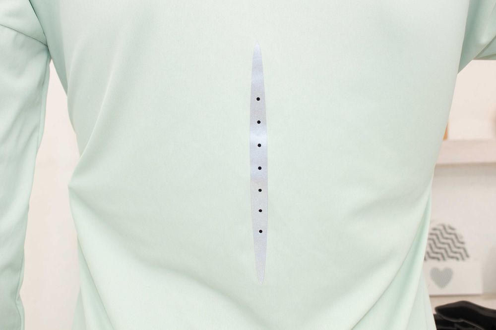 Nike Dri-fit оригинална дамска блуза с дълъг ръкав светло зелена извит подгъв за бягане XS