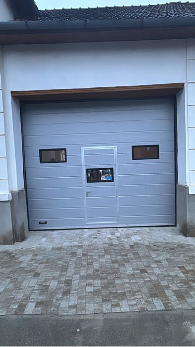 Usa garaj L3000 x H3000 gri cu geamuri -NOU!