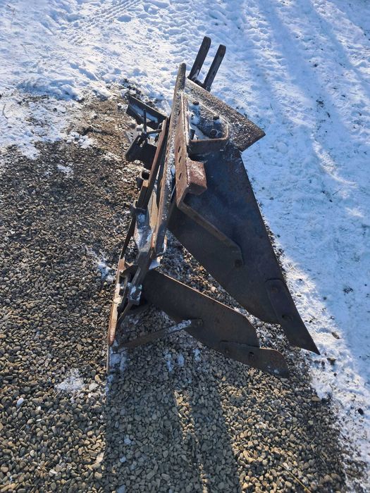 plug  reversibil cu o brazda