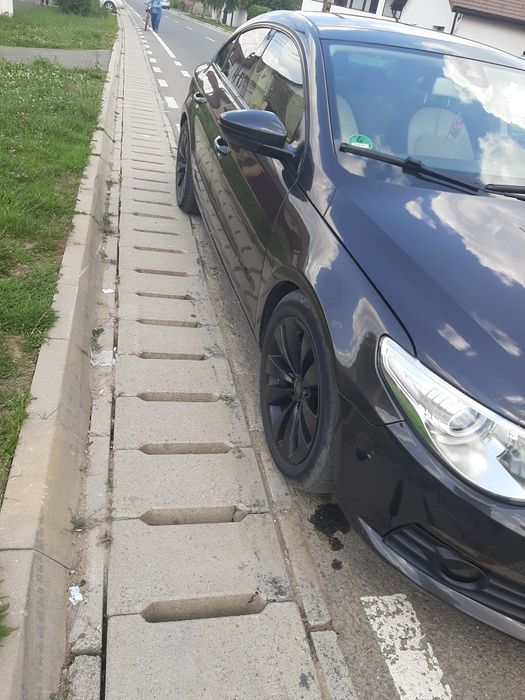 Vând Passat CC manual în 6 trepte Diesel 2 litri 175 cai putere,preț  7.000 euro mai multe detalii la tel 0743584181.Anul mașini este din 2009