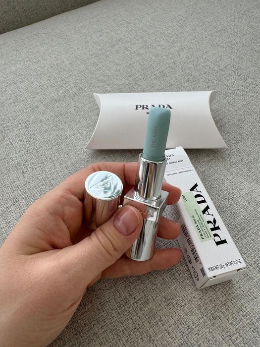 Prada blushing care  балсам за устни