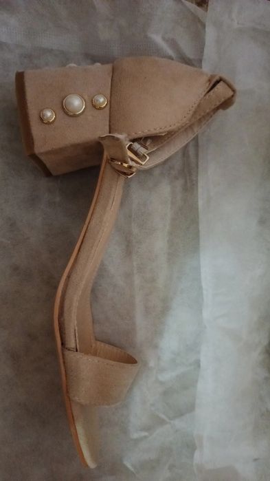 Продам новые босоножки 38 р