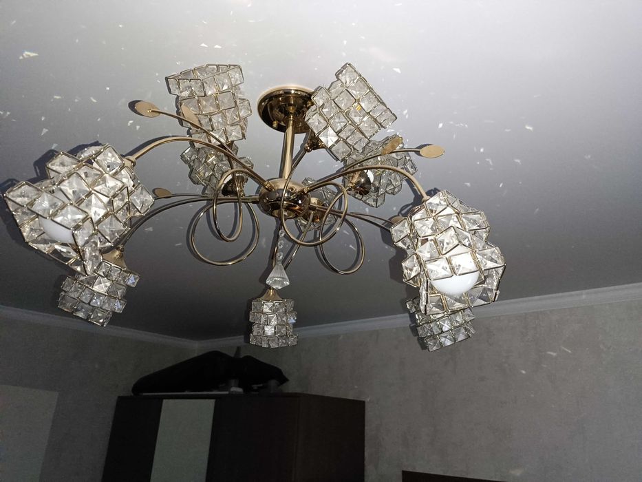 Продам люстру б/у