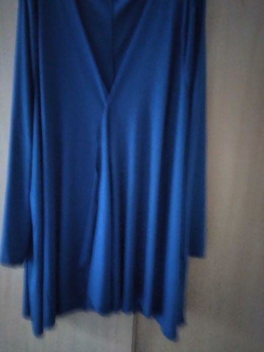 Cardigan albastru, colturi fata