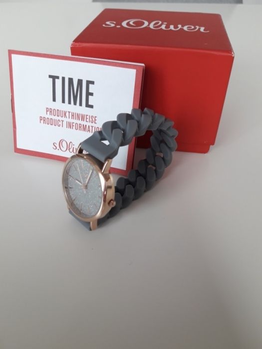 Нов дамски силиконов часовник s. Oliver