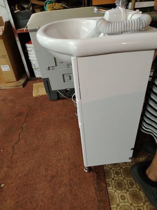 Продам раковину с тумбочкой б/у