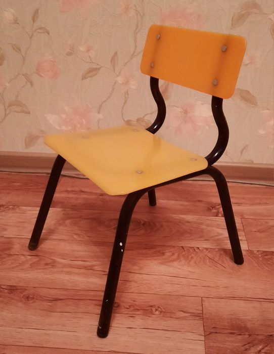 Детский стульчик.