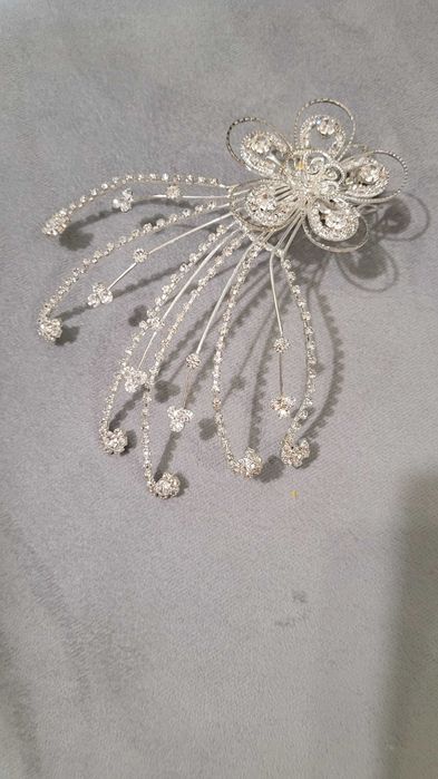 Аксесоар за коса, колие + обици