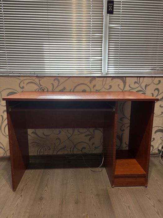 Голямо офис бюро разглобено – с поставка за клавиатура и шкаф