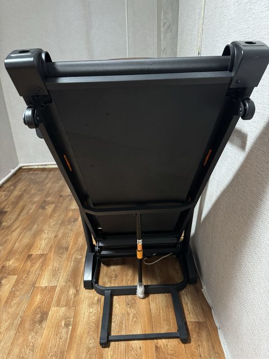 Продам беговую дорожку AVA A4