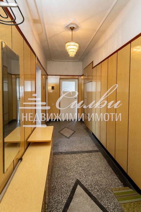 Продава се Многостаен апартамент в Шумен, Военно училище - 142 кв.м за 1257 €/кв.м - Снимка #11