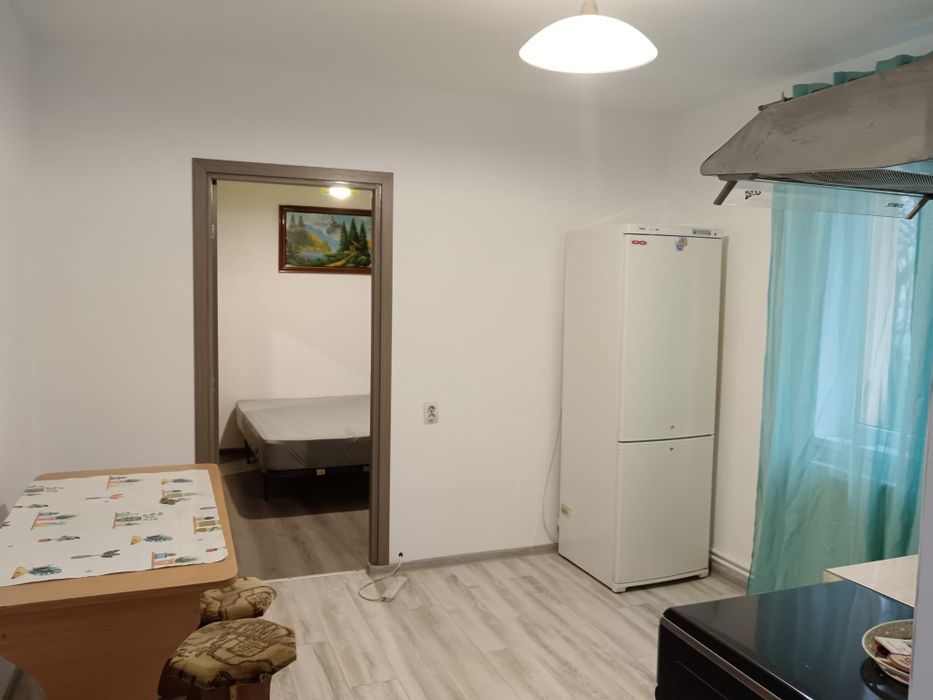 Închiriez garsoniera