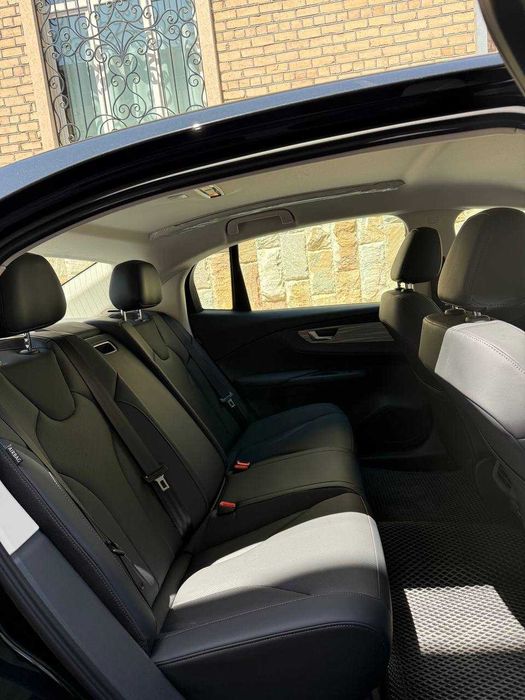 Hongqi EQM-5 500km full