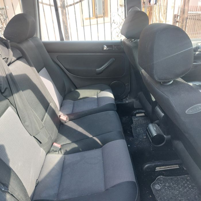 Vând Golf 4 1.6 16 Valve