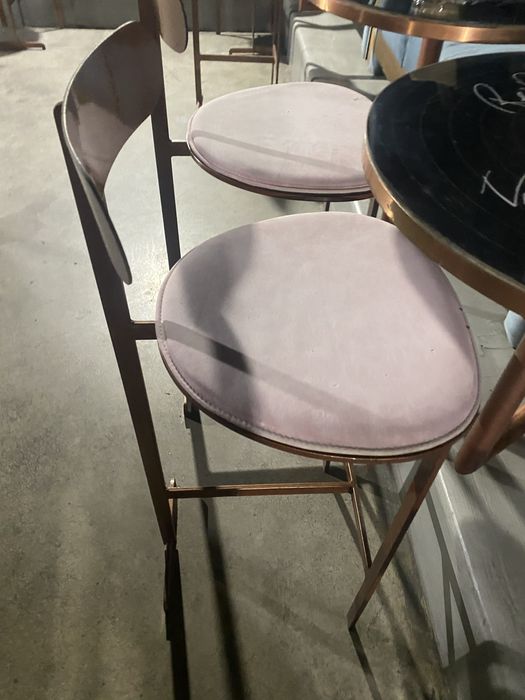 27бр. Поръчкови бар столове.