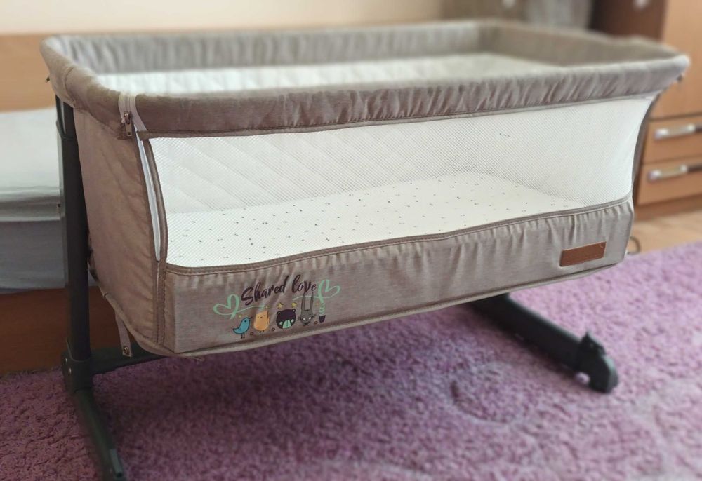 Бебешко легло/кошче next to me