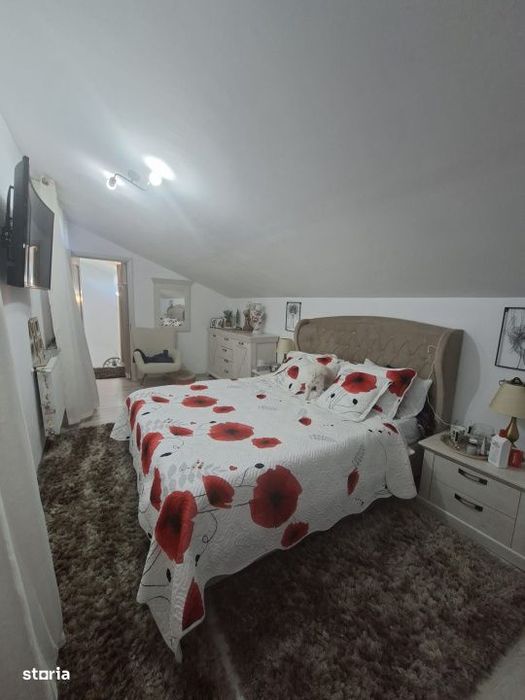 Casa 4 camere, 200 mp, teren 8 ari, zona Lunci