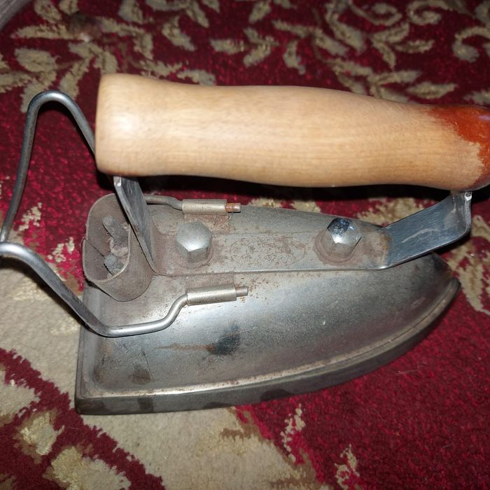 Утюги и чайники. СССР.