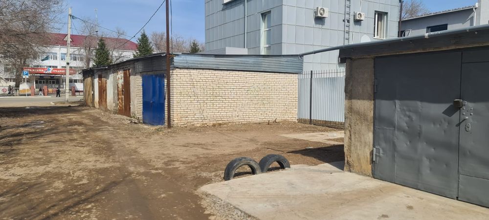 Продам участок под гараж в центре города