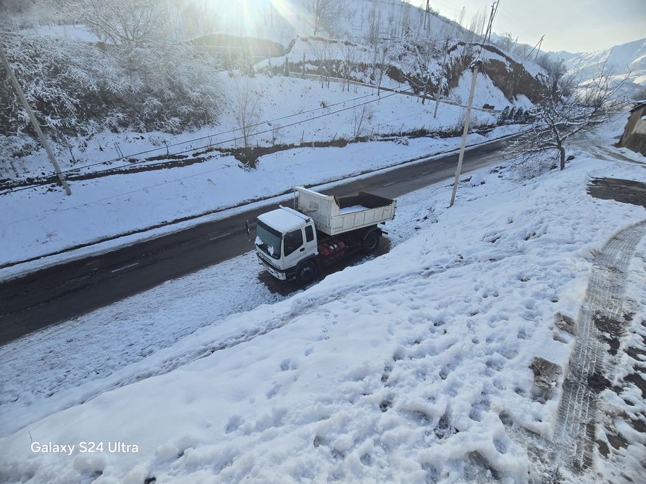 Исузу самасвал 2015