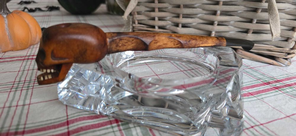 Авторска съвършена дърворезба– действащо ц/г/ре.