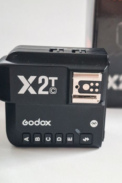 Canon EOS 250D DSLR + 50mm 1.8 STM + Blitz +Trigger- kit sau  separat