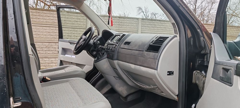 Vând/schimb Transporter T5 8+1 locuri