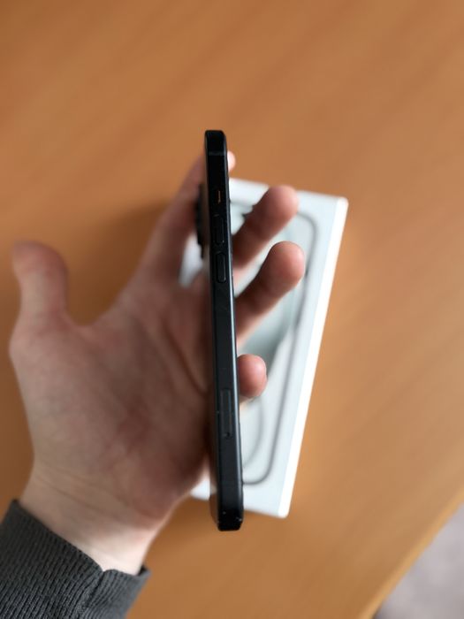 Продам телефон Iphone 15