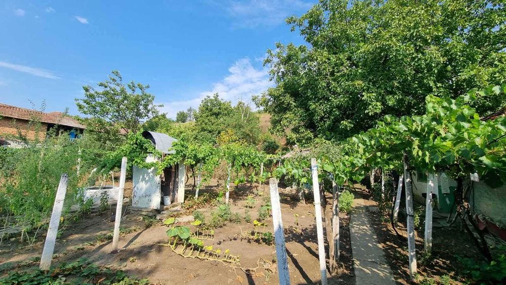 Продава се Къща в с. Комарево, Област Плевен - 70 кв.м за 102 €/кв.м - Снимка #3