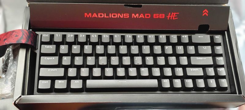 професионална геймърска механична клавиатура MAD 60 HE RGB