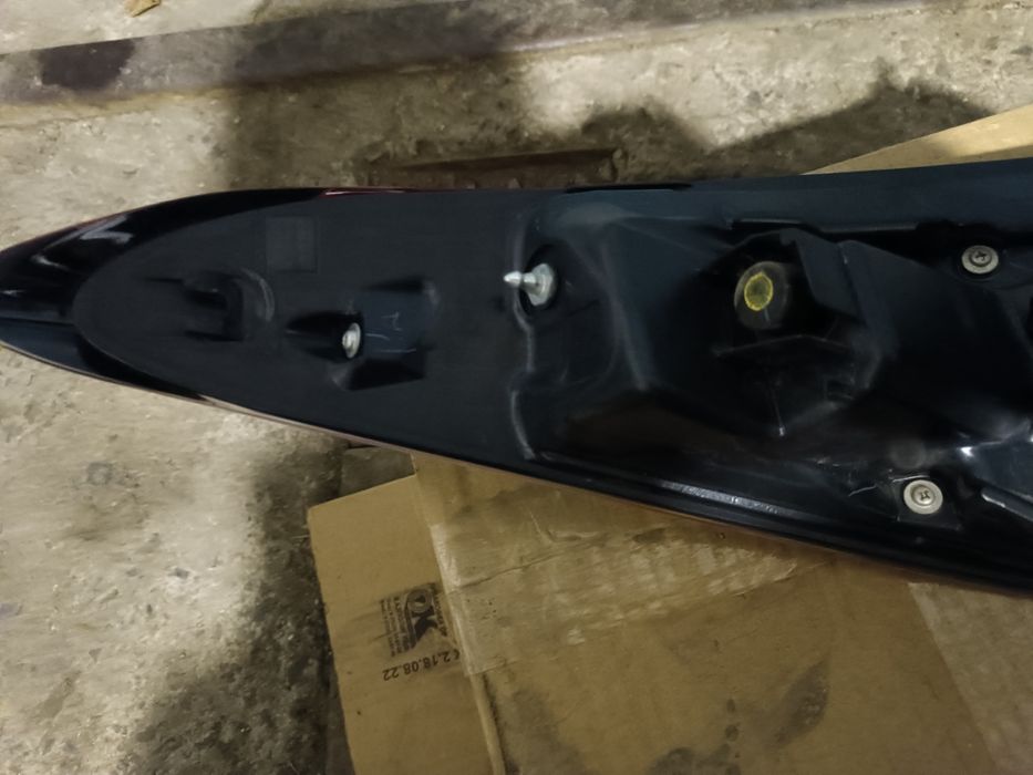 Продам задний правый фанарь оригинал